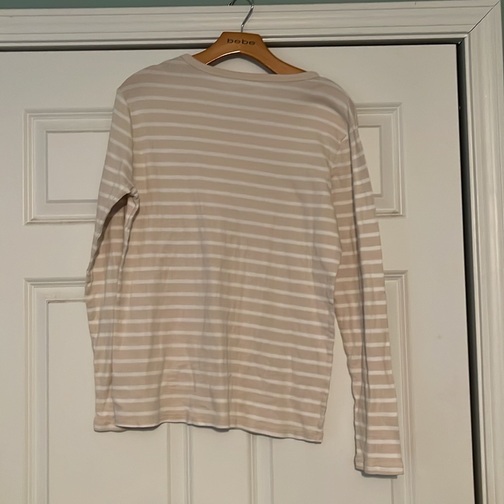 GAP Top - Picture 2 of 3